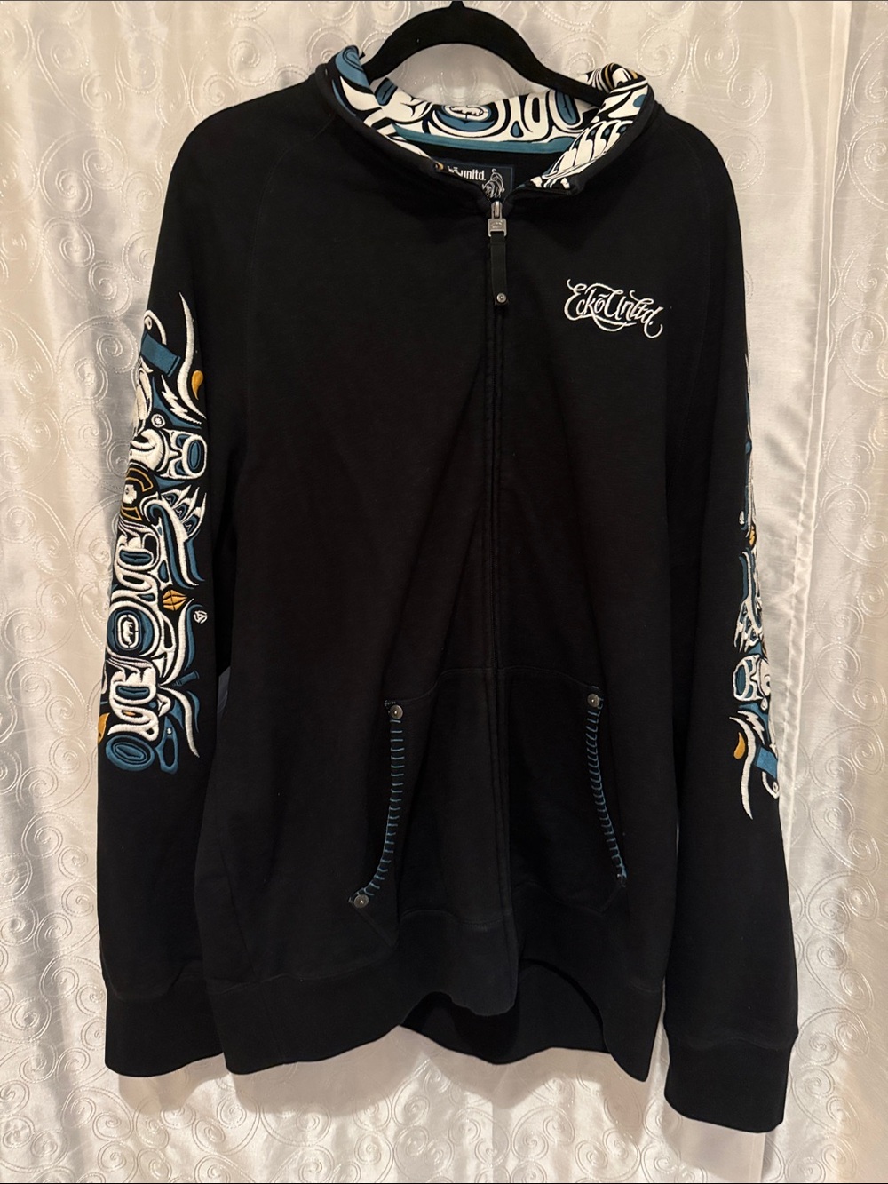 Ecko Unlimited Black Bomber Jacket w/Teal & White Sleeve Graphics Men’s 3XL 🔥 HR